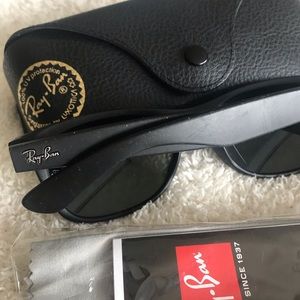 Ray Ban Wayfarer Sunglasses Black